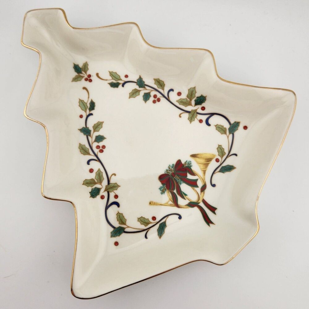 Discontinued Mikasa Elegance Christmas Tree 8.5" Dish Gold Trim Vine Border